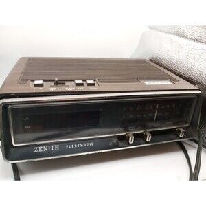 Vintage 1970s 1970's 70s 70's Zenith R450W Radio Alarm Clock Solid State RED LCD